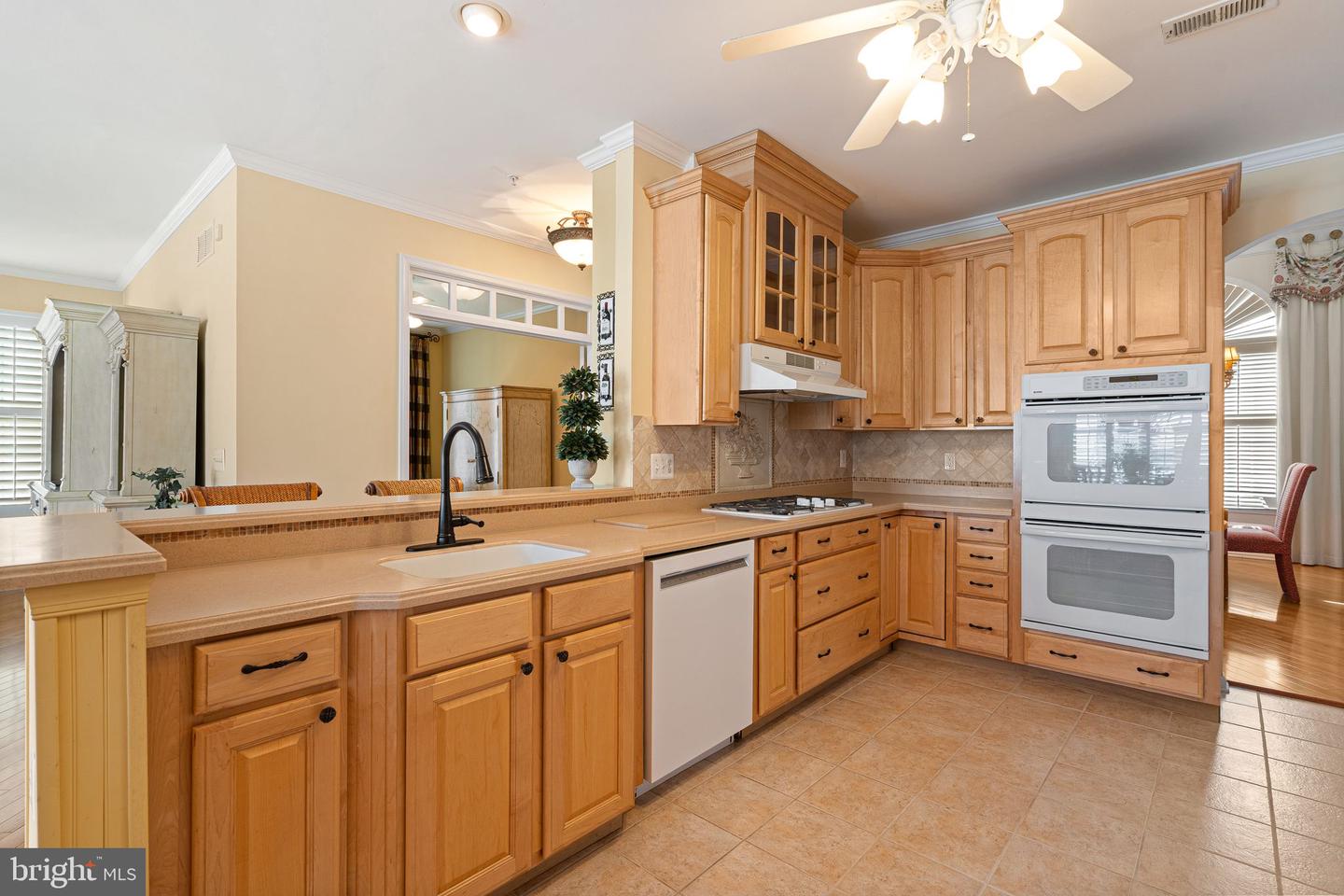 933 Laurens Ln Property Photo 10
