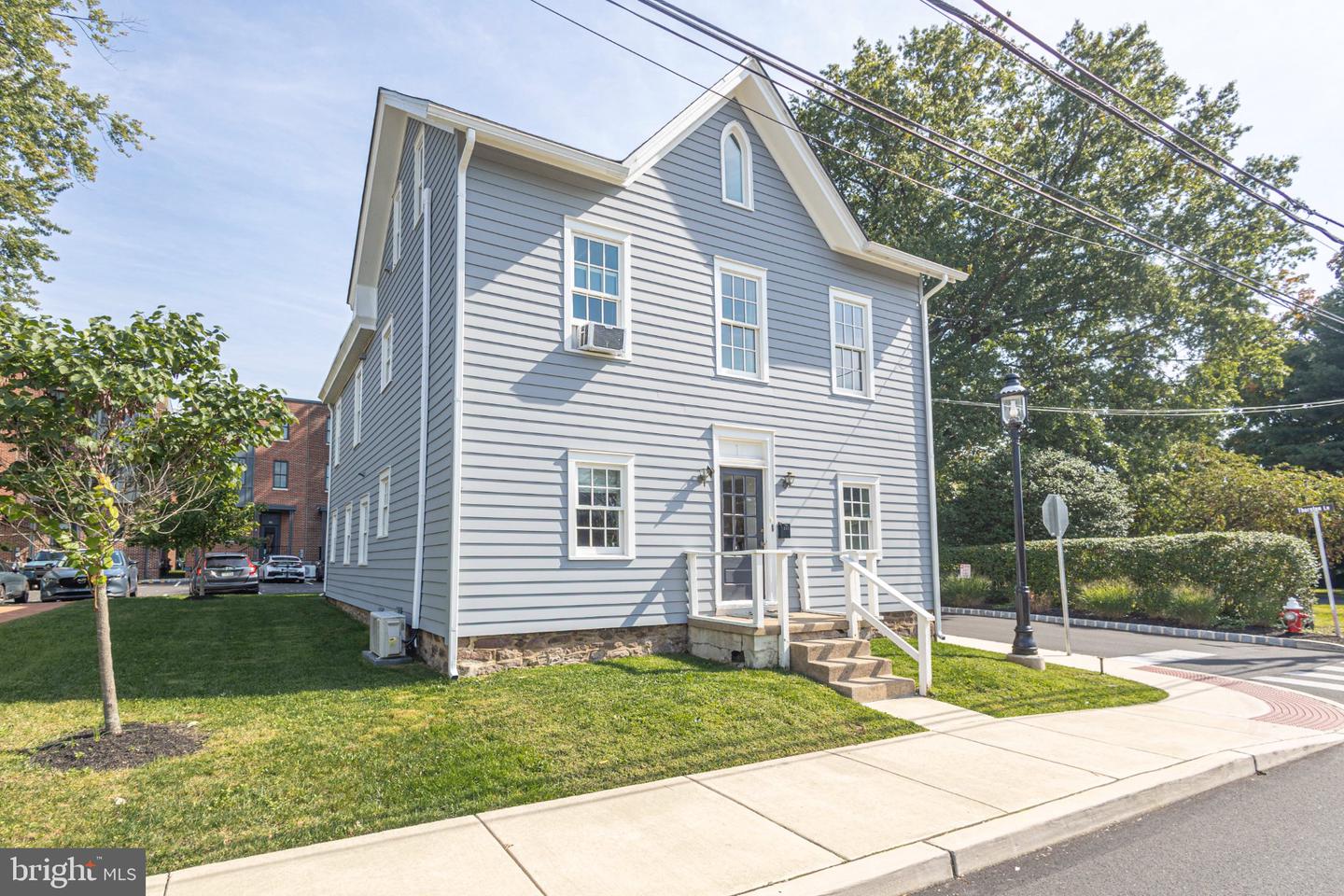 211 Court St Property Photo 1
