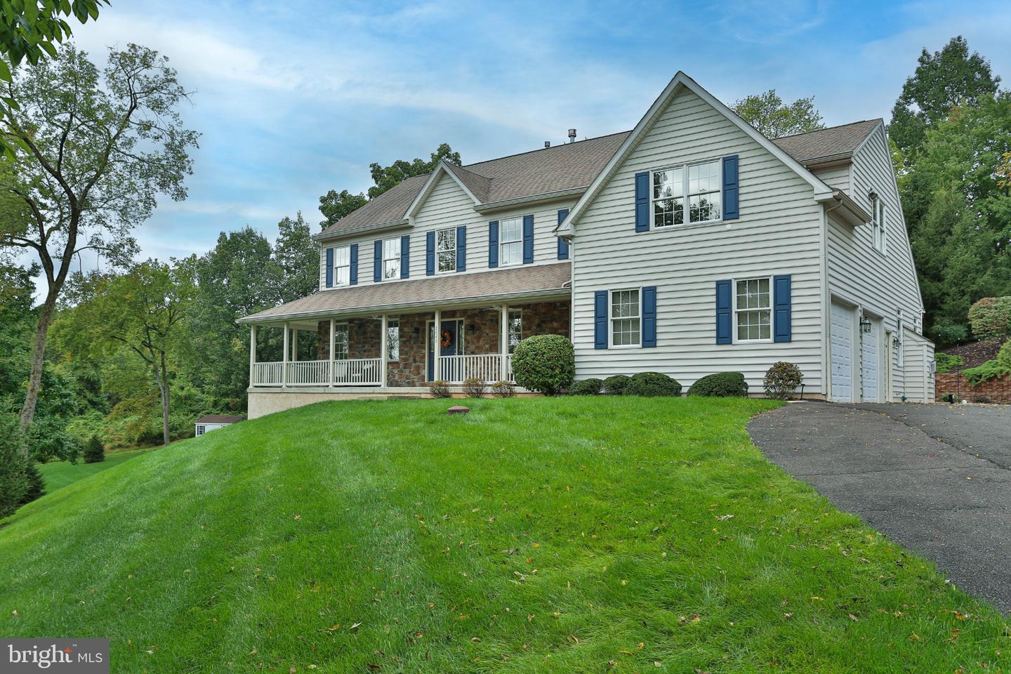 2046 HARMONY LN Property Photo 1