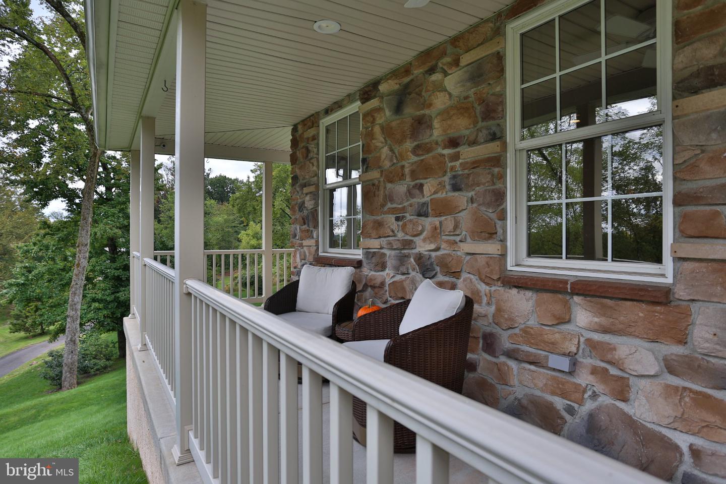 2046 Harmony Ln Property Photo 3