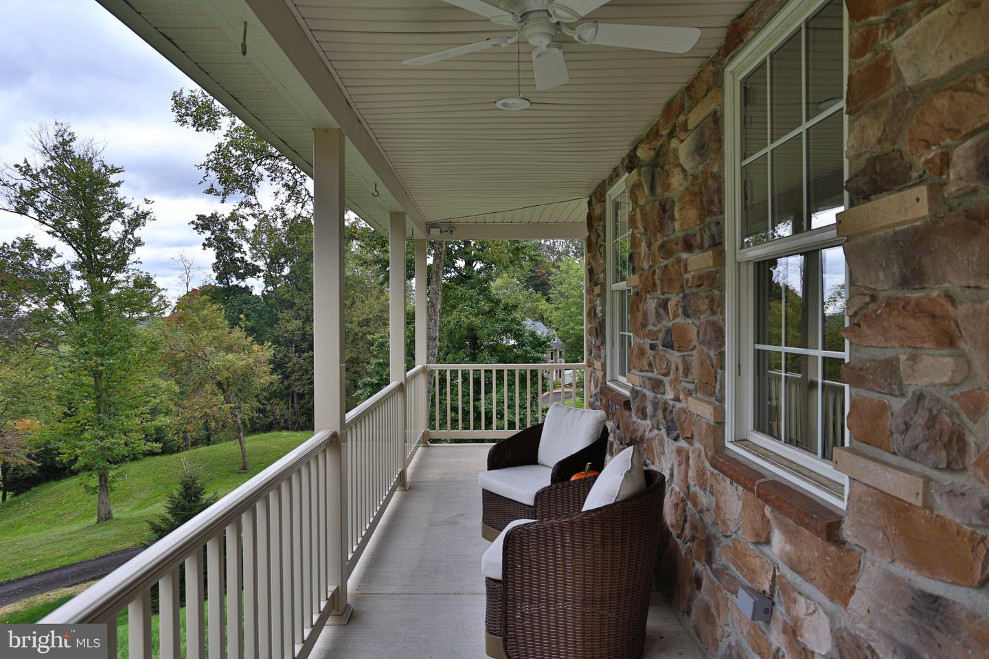 2046 Harmony Ln Property Photo 4