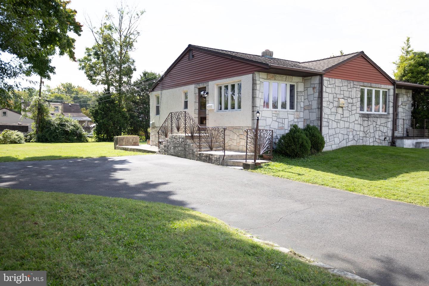 1209 Highland Ave Property Photo 38