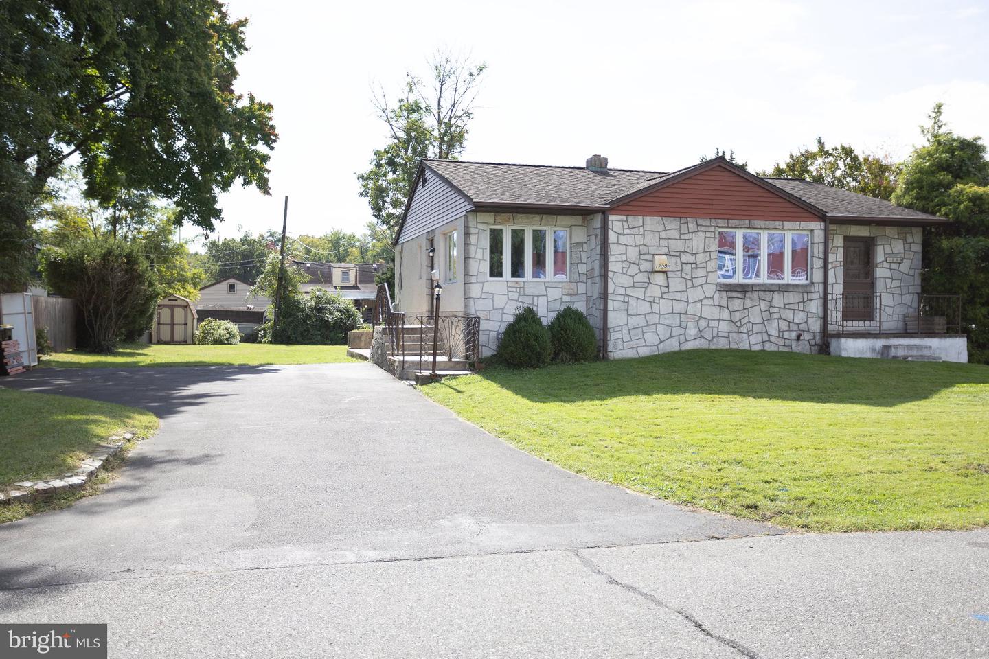 1209 Highland Ave Property Photo 39