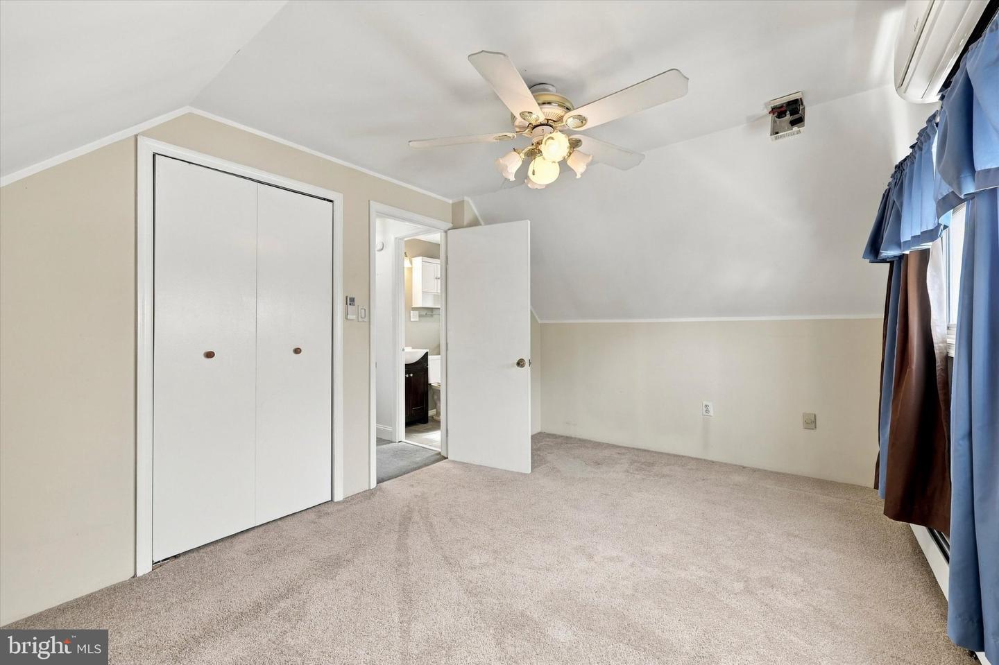 10 East Ln Property Photo 10