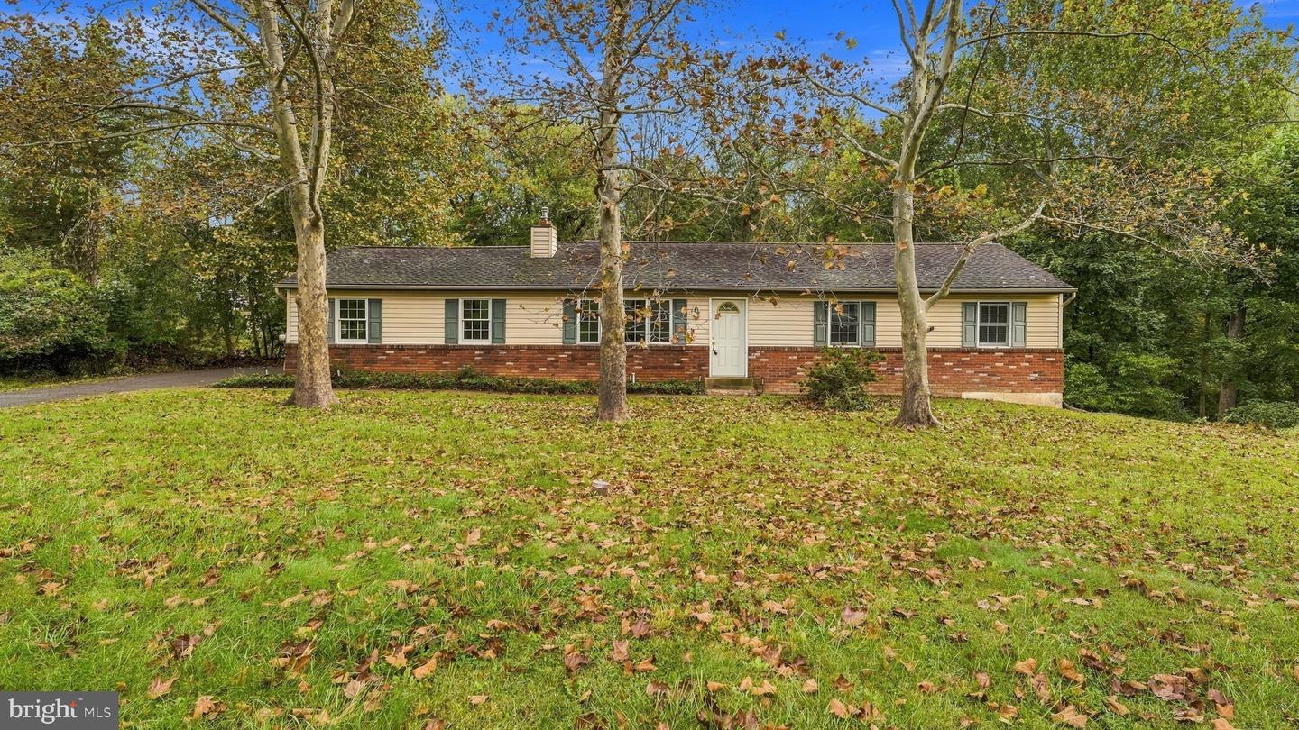 3245 Jennings Ln Property Photo 1
