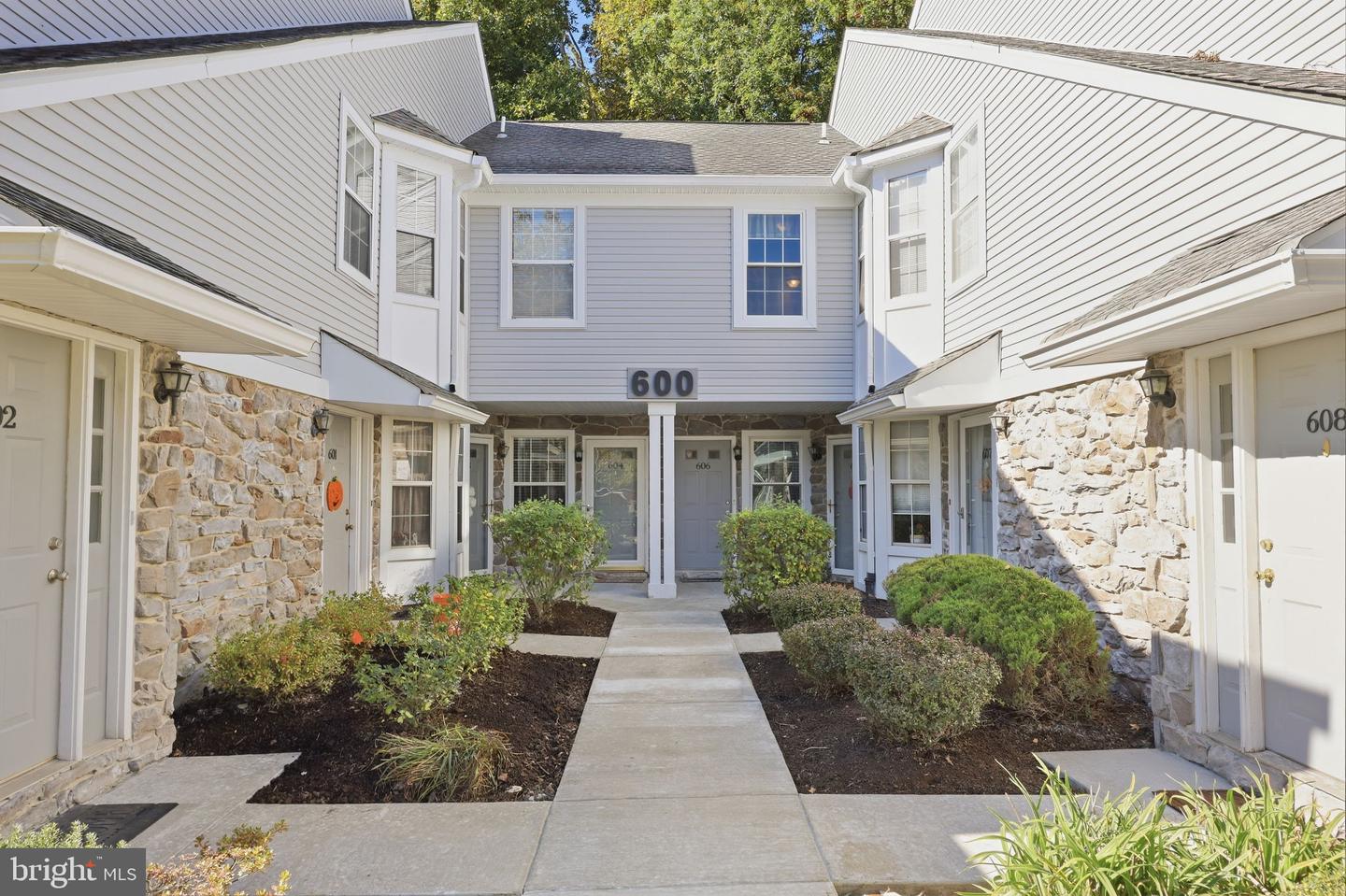 606 Mews Dr #606 Property Photo 1