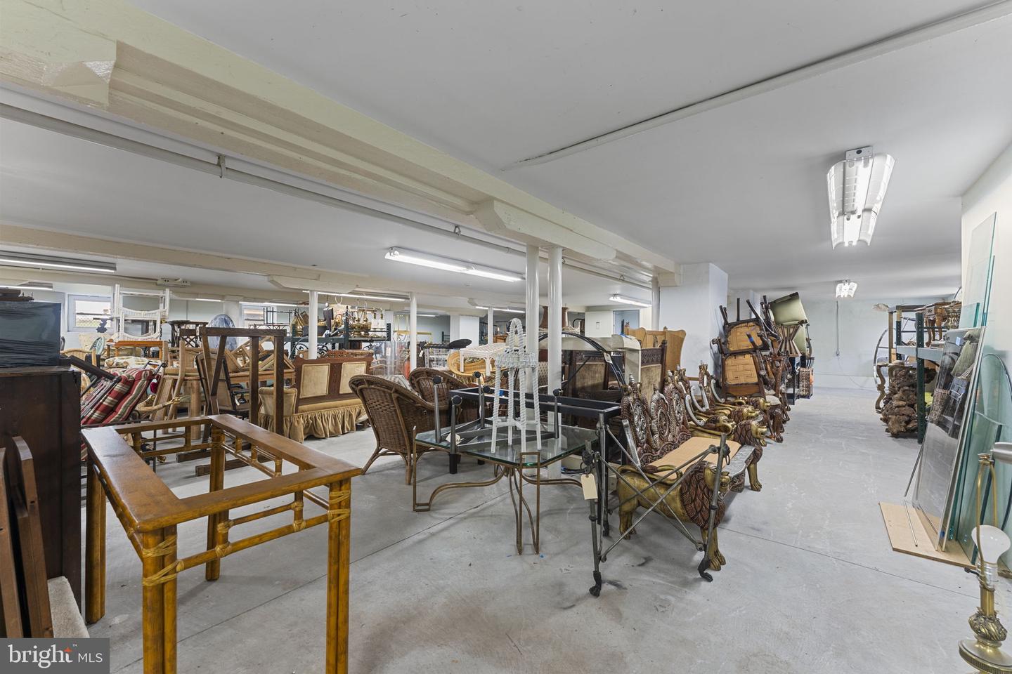 401 W Walnut St Property Photo 37