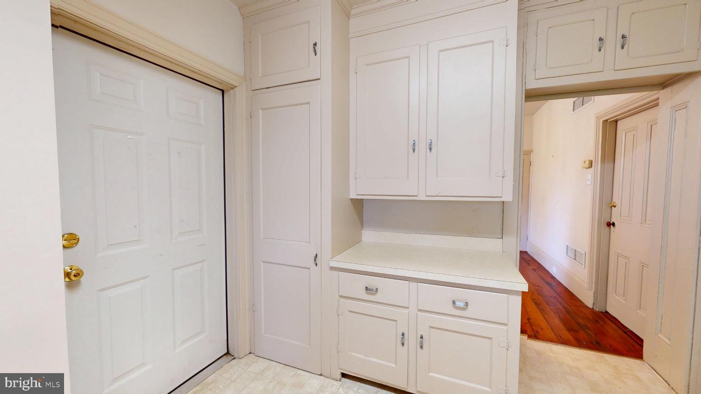 1282 S Main St #unit #1 Property Photo 8