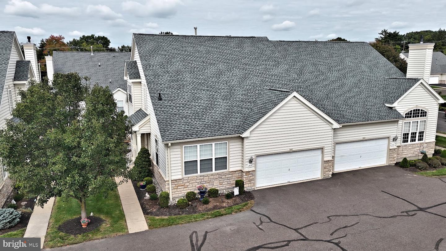 1710 Nottingham Ct Property Photo 2