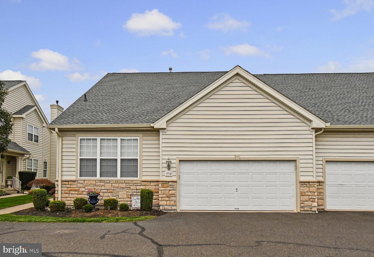 1710 Nottingham Ct Property Photo 3