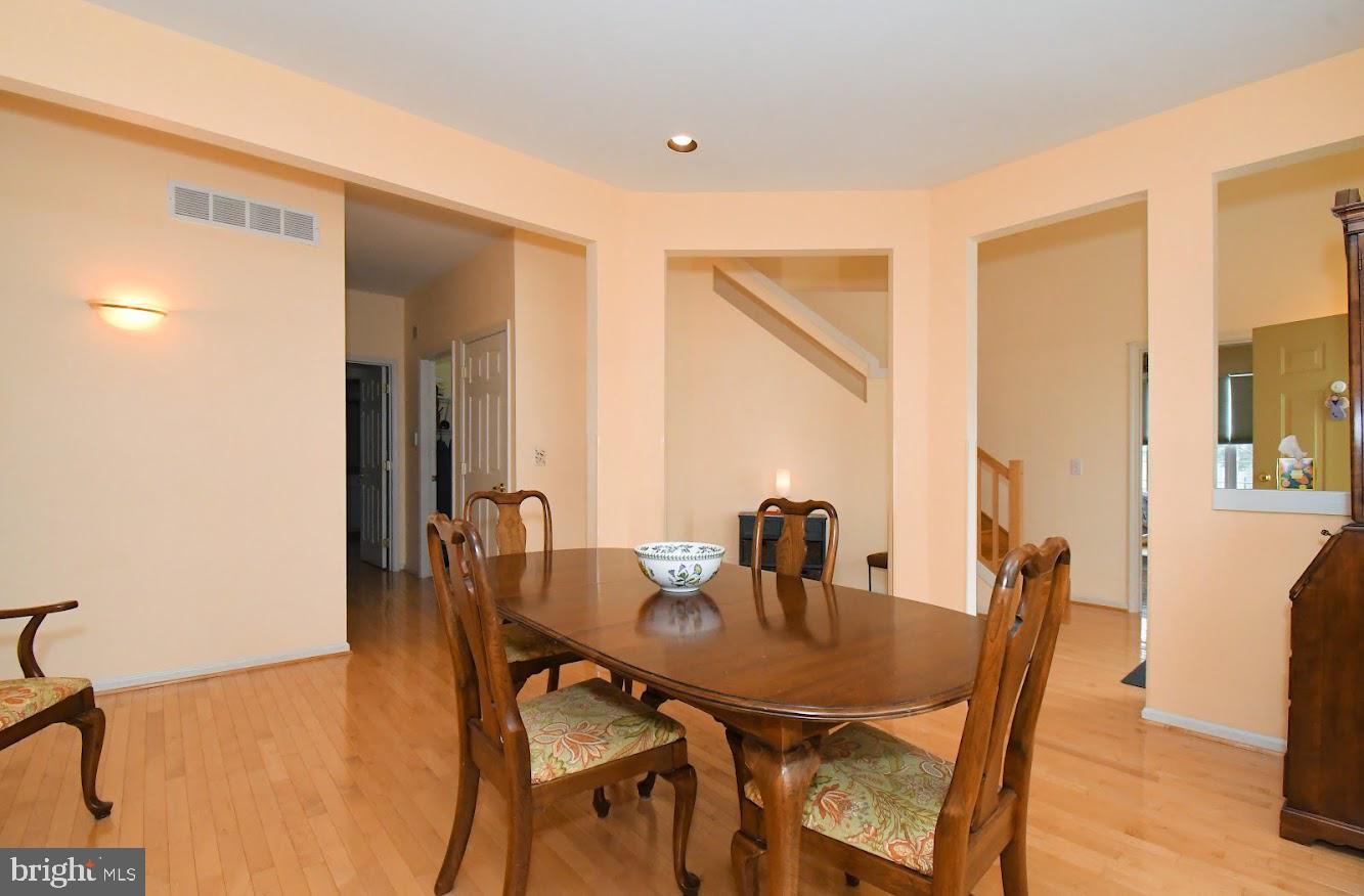 1710 Nottingham Ct Property Photo 7