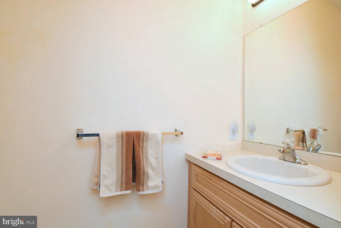 1710 Nottingham Ct Property Photo 29