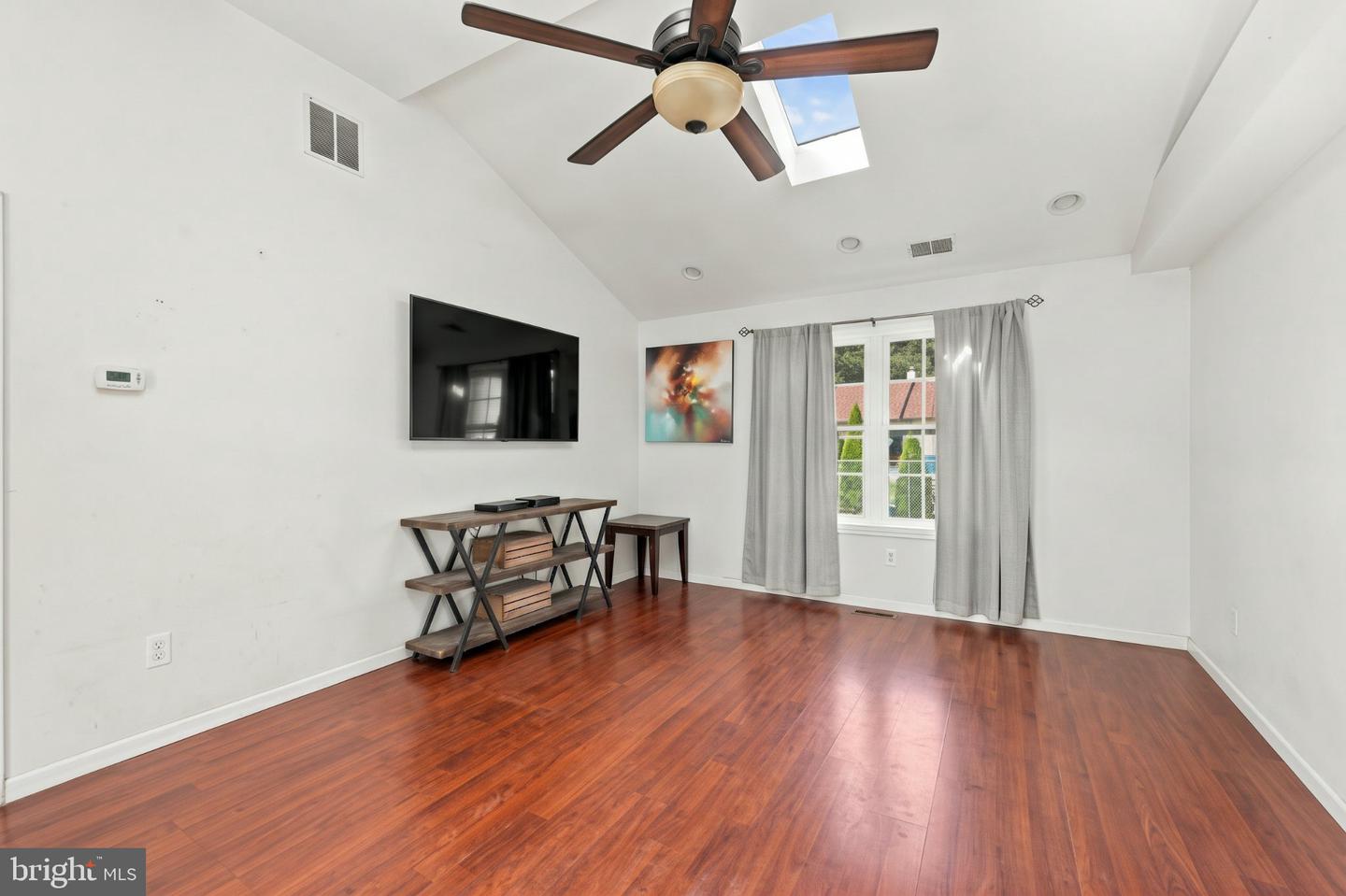 426 Harding Ave Property Photo 8