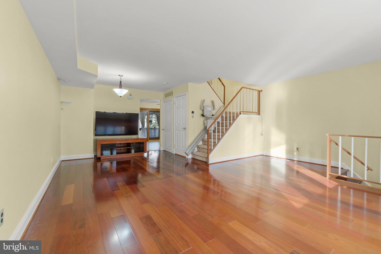 1023 Oldham Ct Property Photo 4