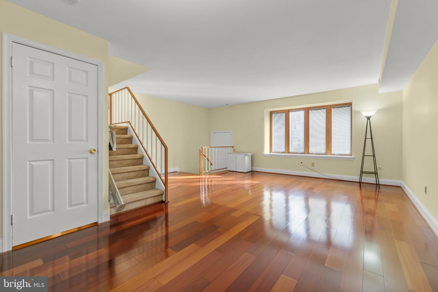1023 Oldham Ct Property Photo 5