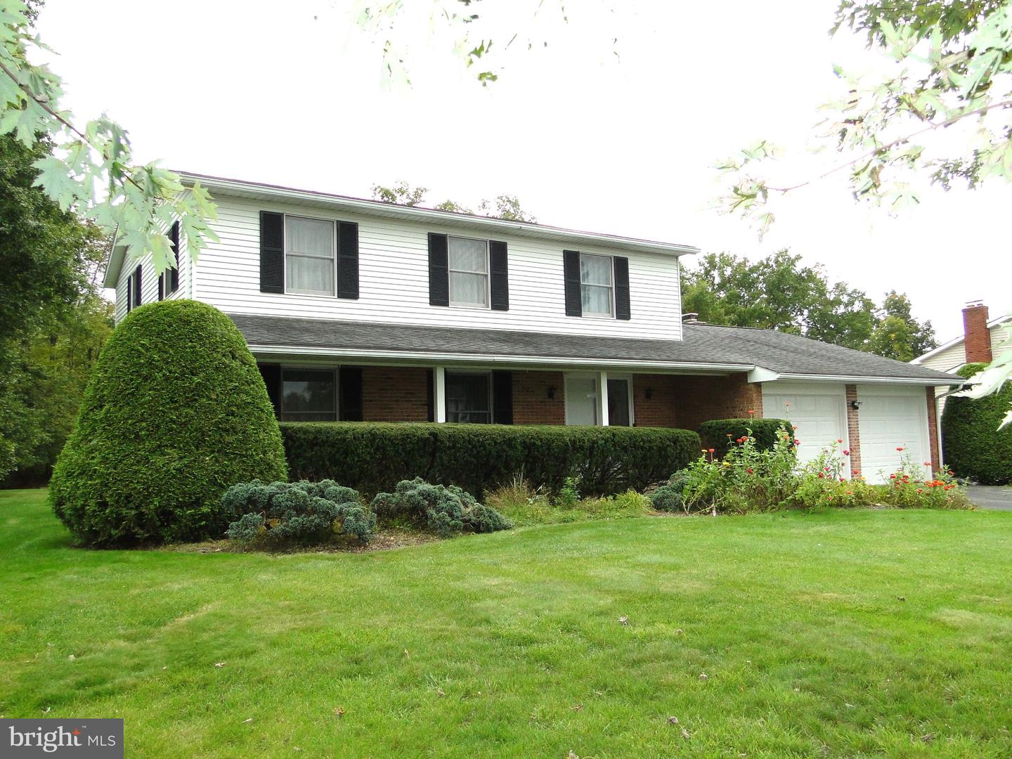 8 Clover Ln Property Photo 1