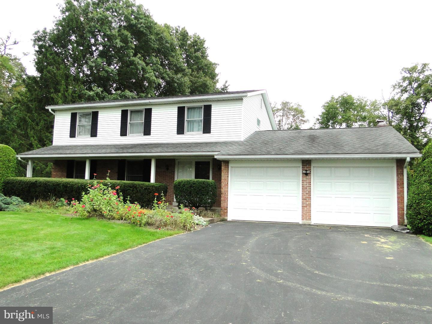 8 Clover Ln Property Photo 2
