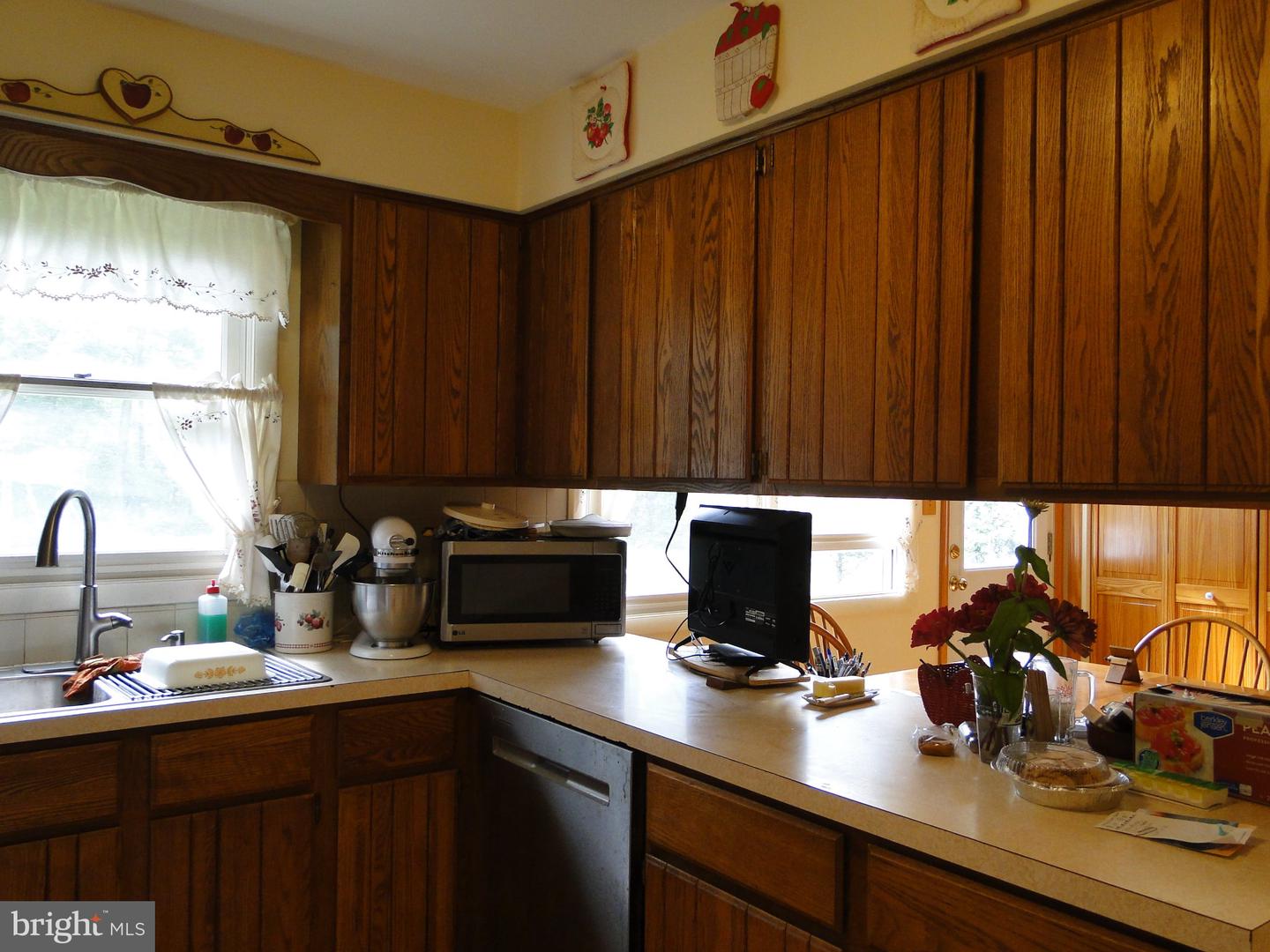 8 Clover Ln Property Photo 5