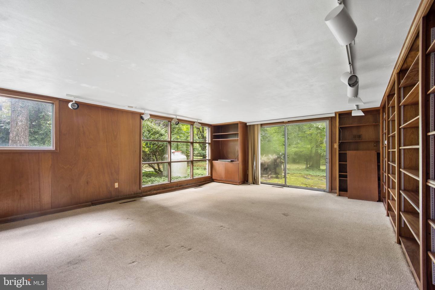 1911 Woodland Dr Property Photo 13