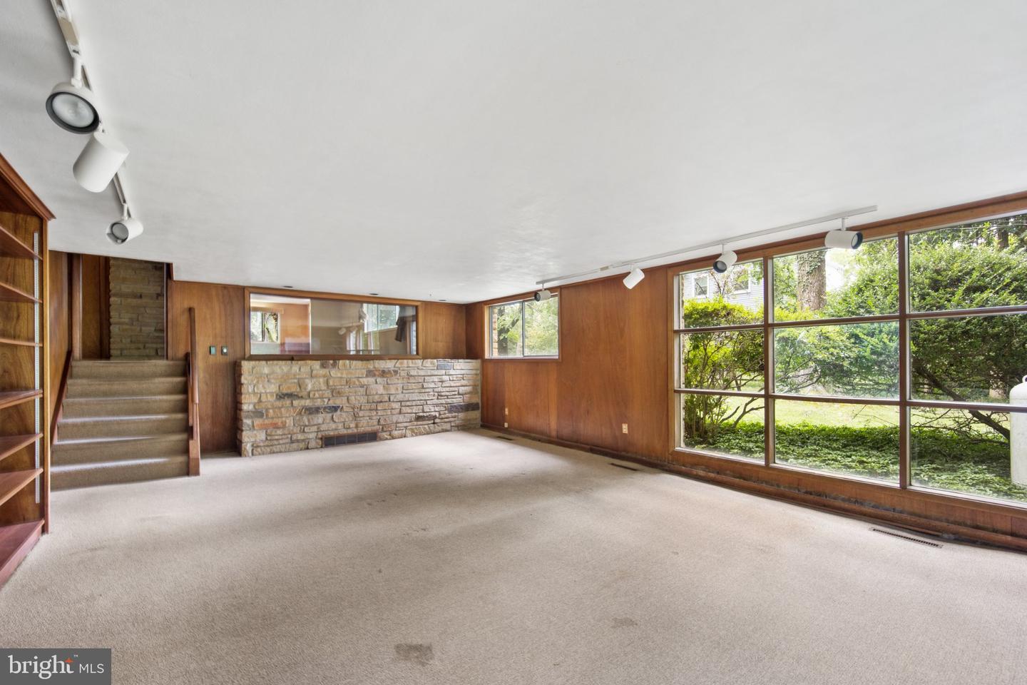 1911 Woodland Dr Property Photo 14