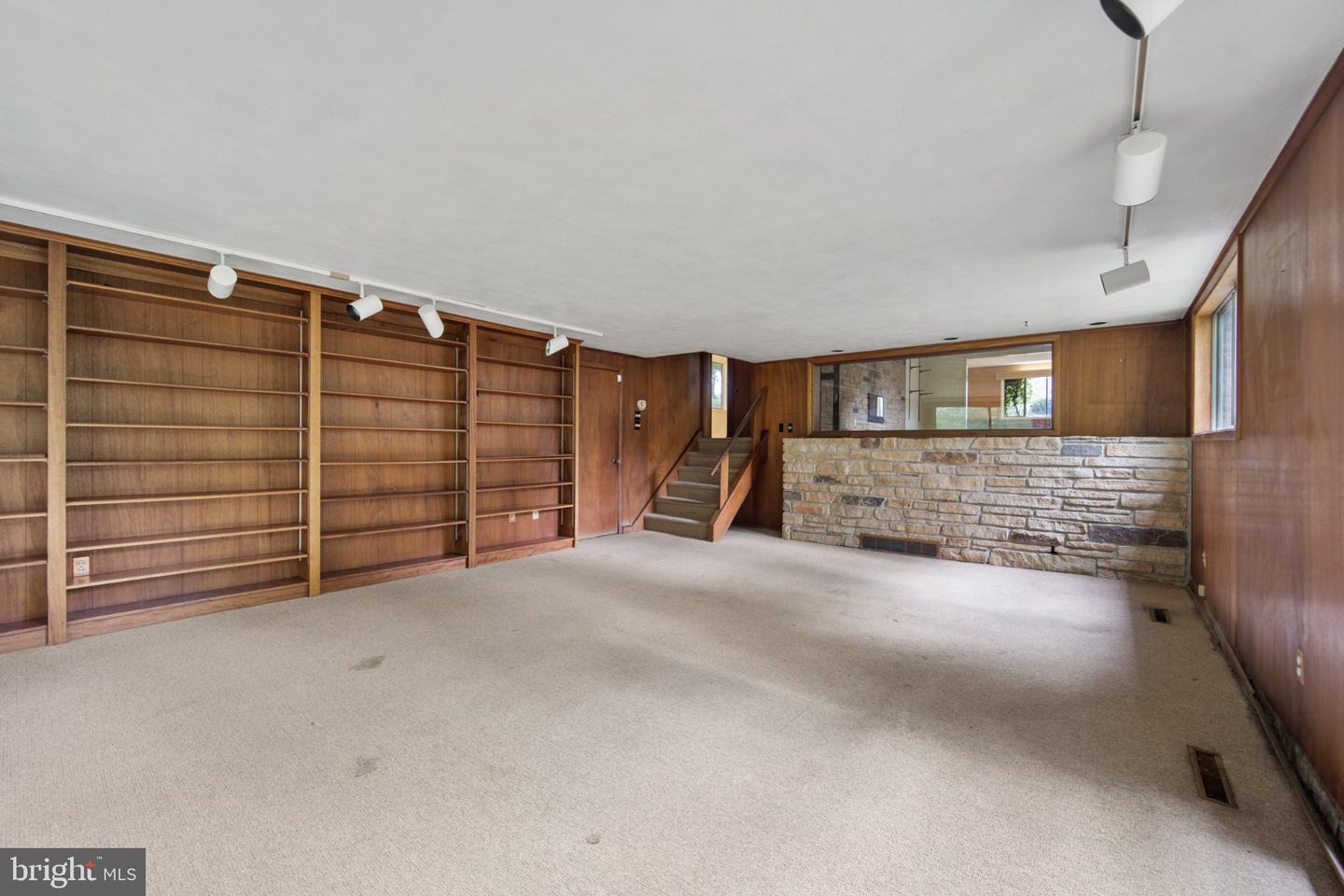 1911 Woodland Dr Property Photo 15