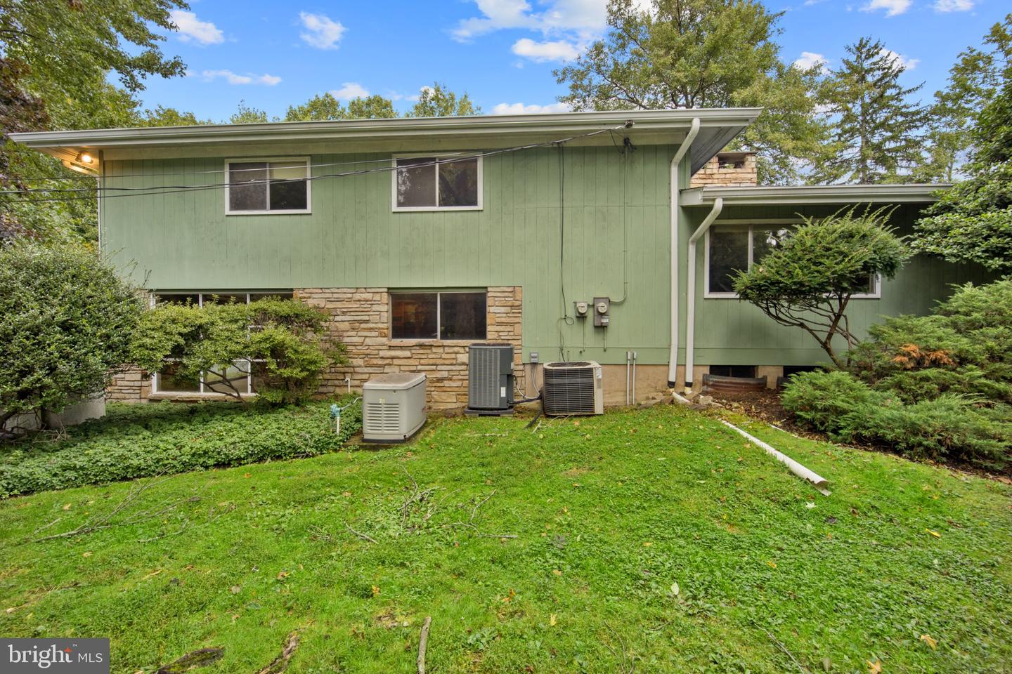 1911 Woodland Dr Property Photo 42
