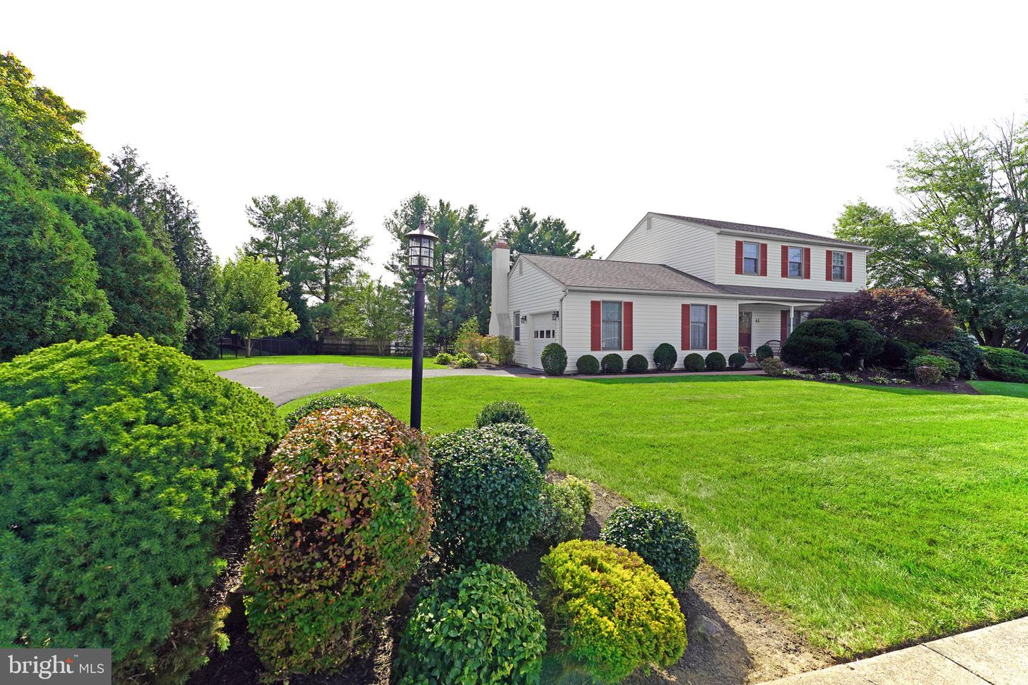 41 CASTLEWOOD DR Property Photo 1