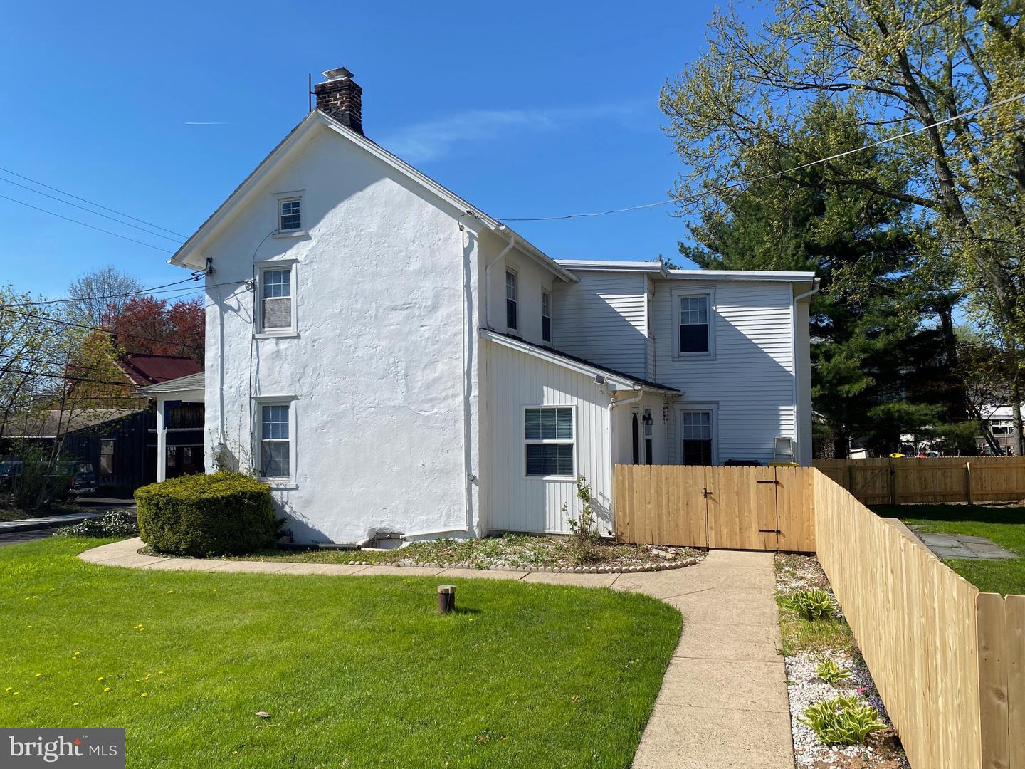 111 Middle Rd Property Photo 3