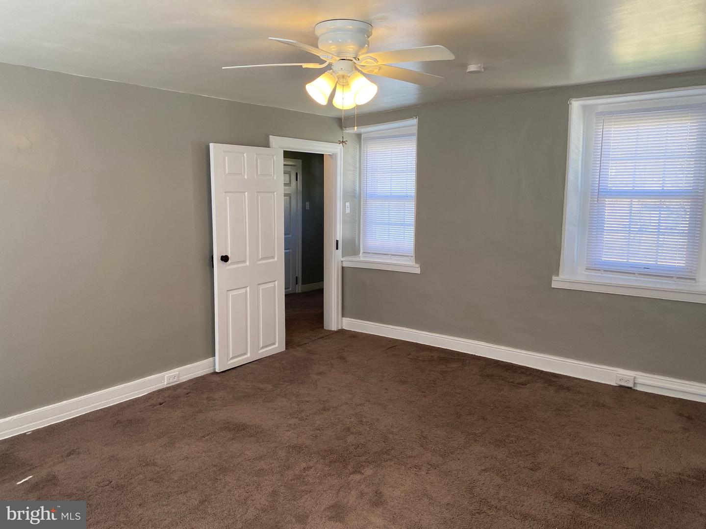 111 Middle Rd Property Photo 14