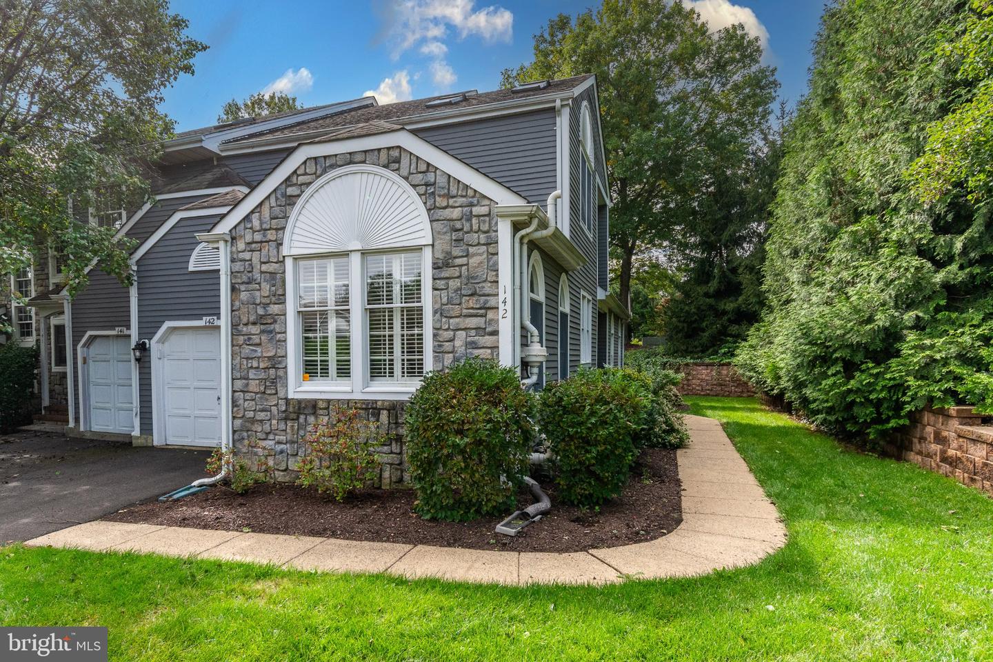 142 Summerhill Ct Property Photo 4