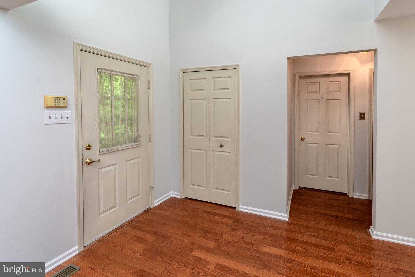 142 Summerhill Ct Property Photo 9