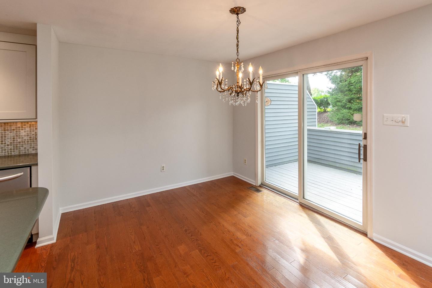 142 Summerhill Ct Property Photo 17
