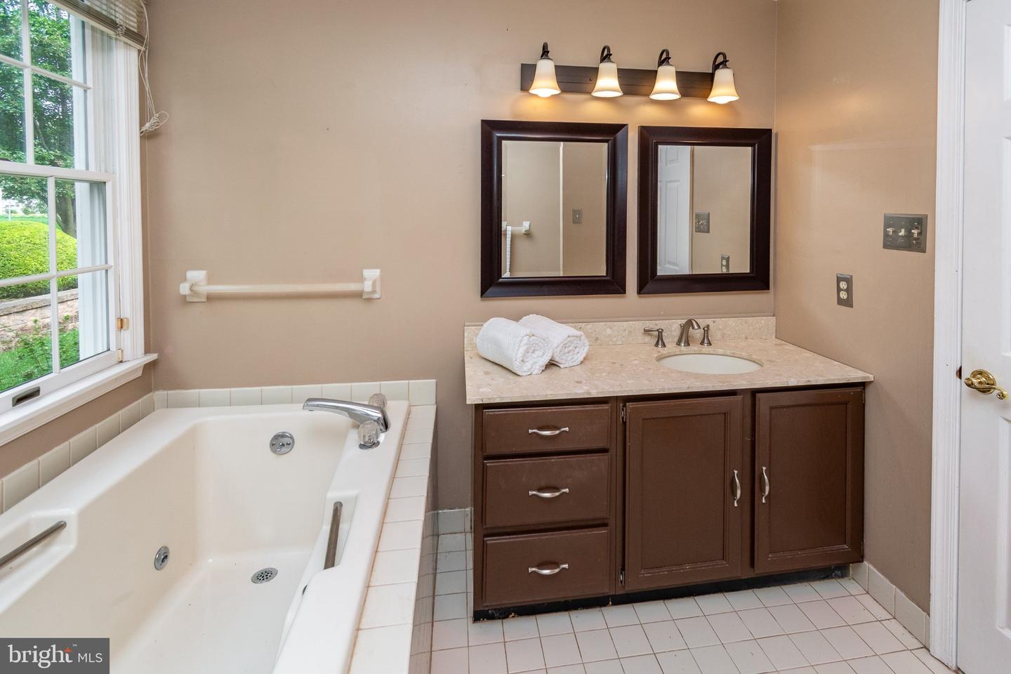 142 Summerhill Ct Property Photo 23