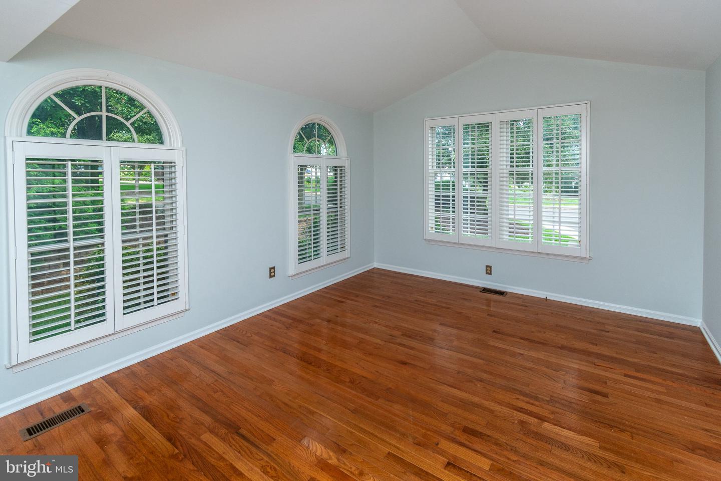 142 Summerhill Ct Property Photo 25