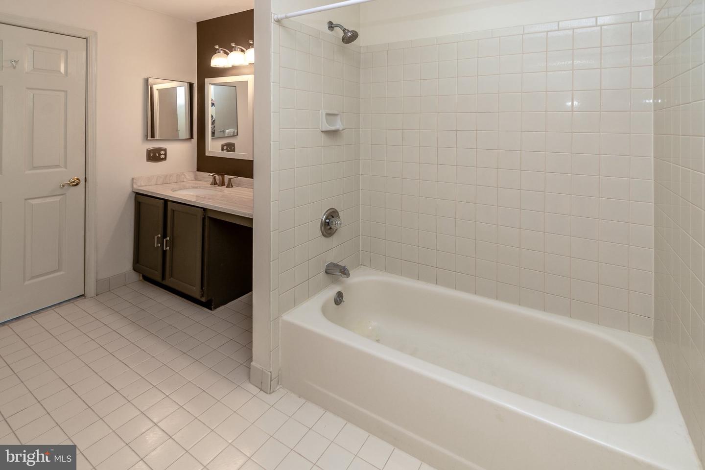 142 Summerhill Ct Property Photo 35