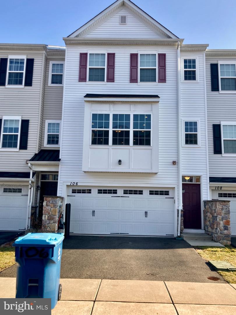 106 Mercer Ct Property Photo 1
