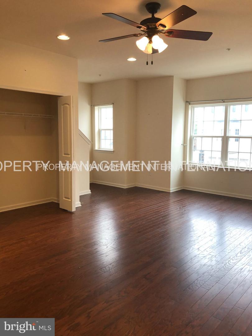 106 Mercer Ct Property Photo 2