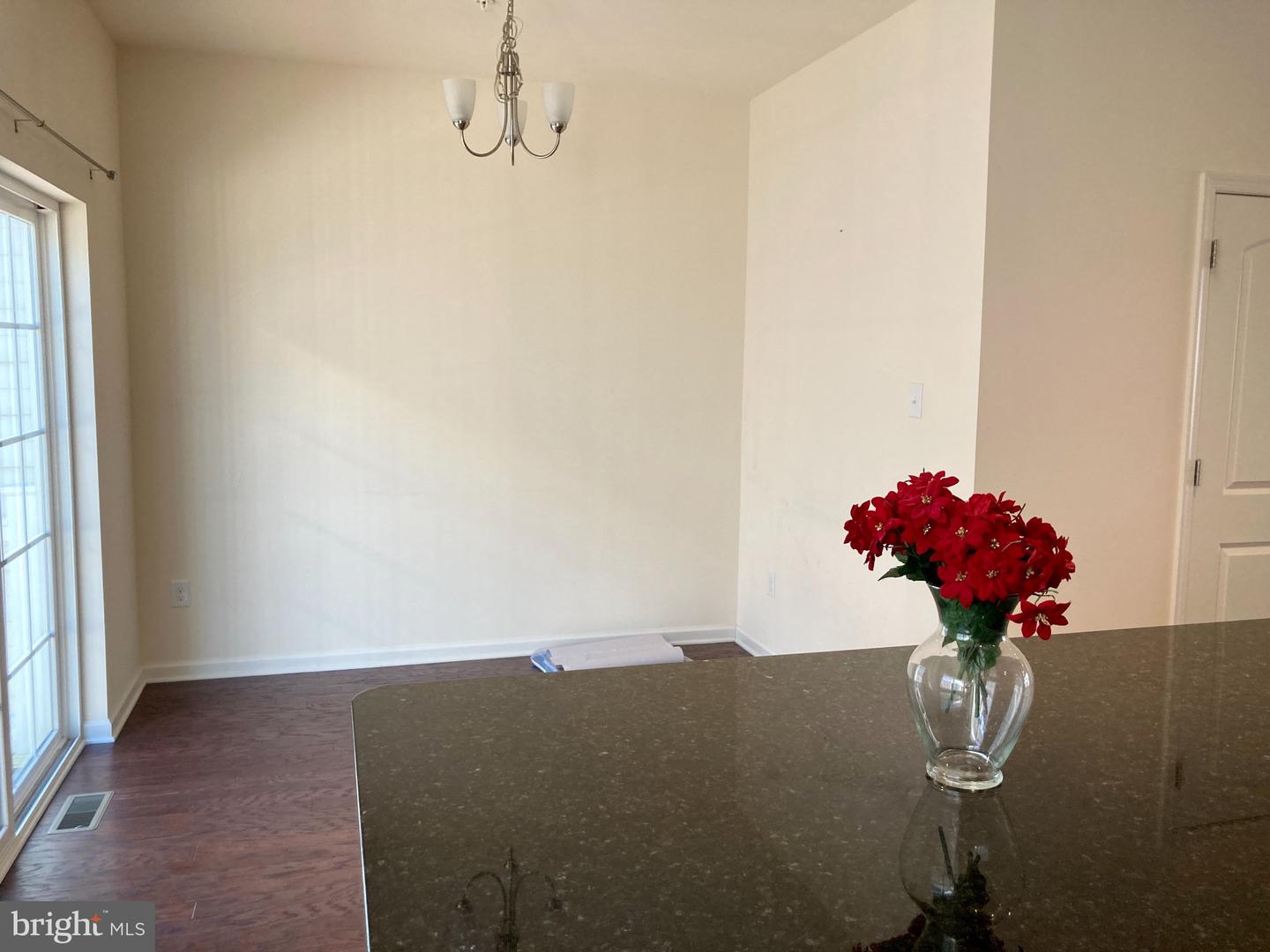 106 Mercer Ct Property Photo 3