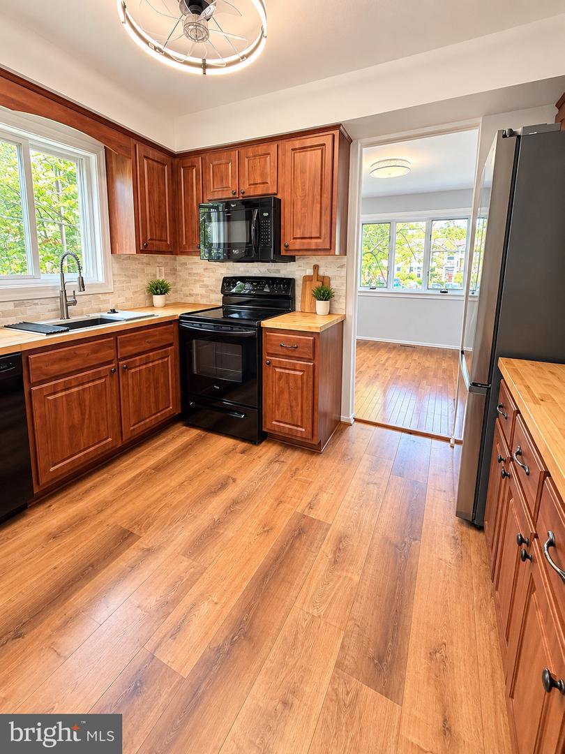 110 Palace Ct Property Photo 6