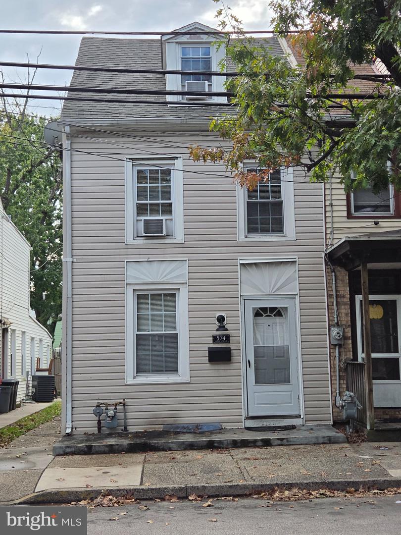 574 BATH ST Property Photo 1