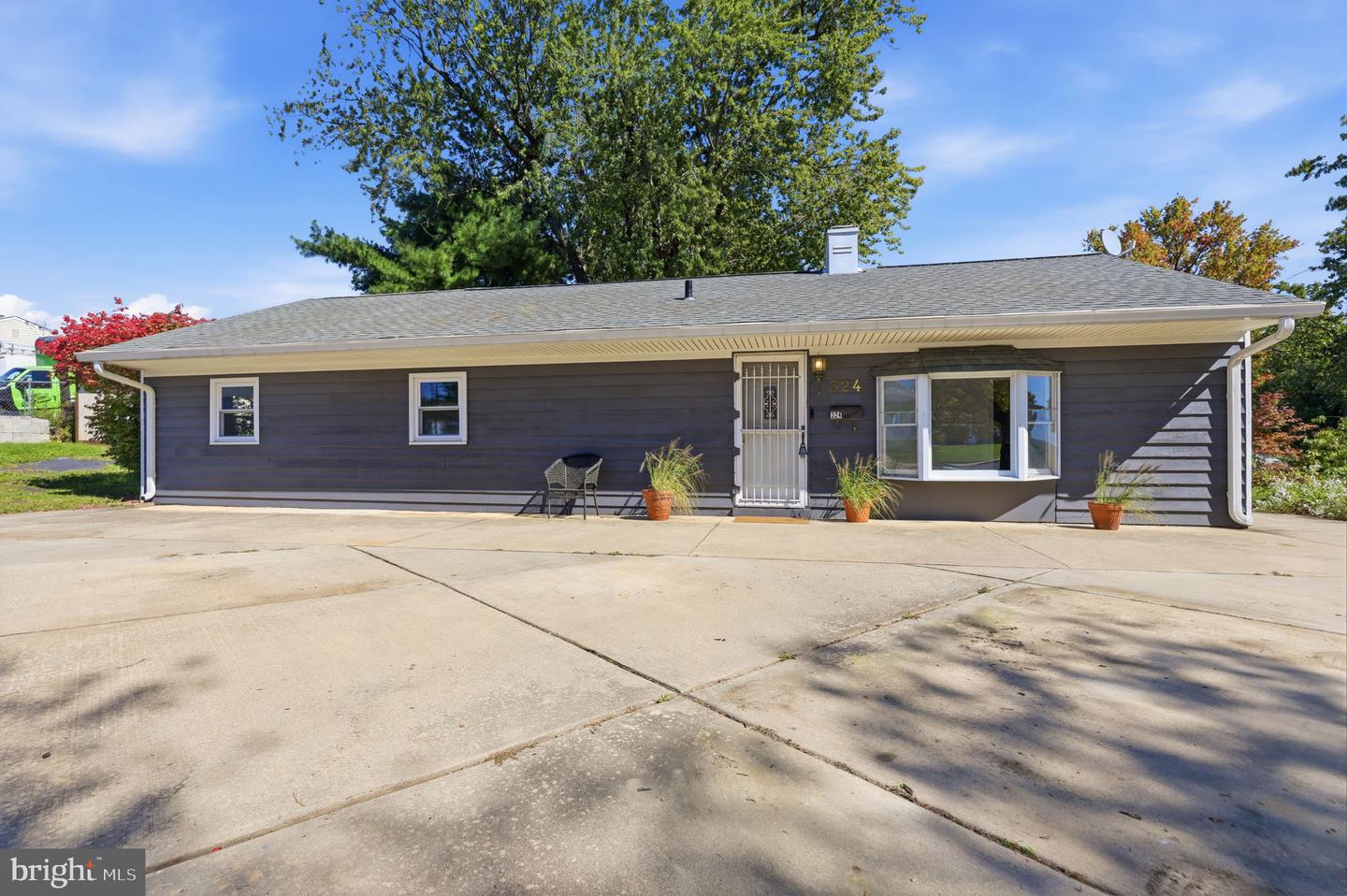 324 Devon Rd Property Photo 2