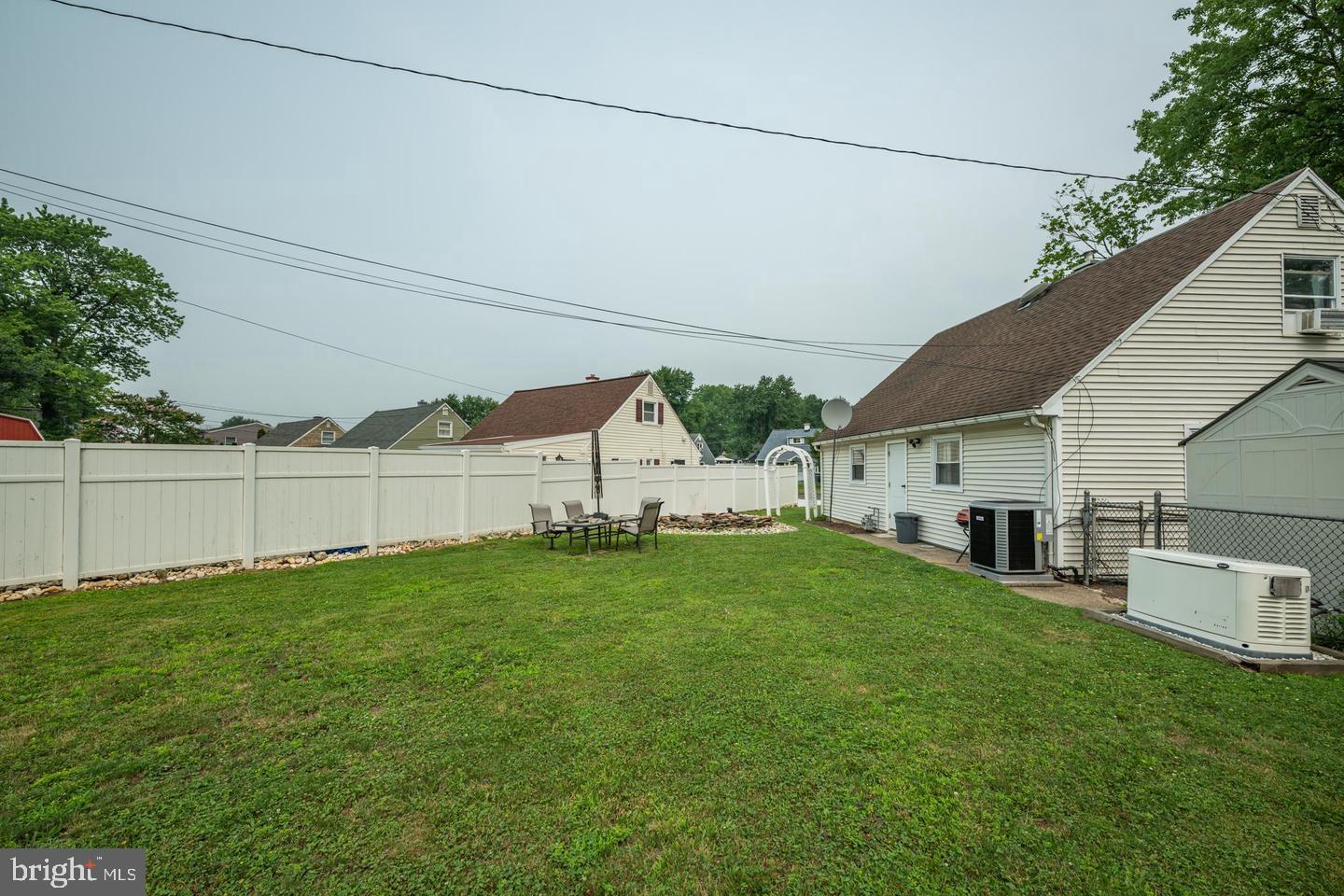 587 Arbor Rd Property Photo 5