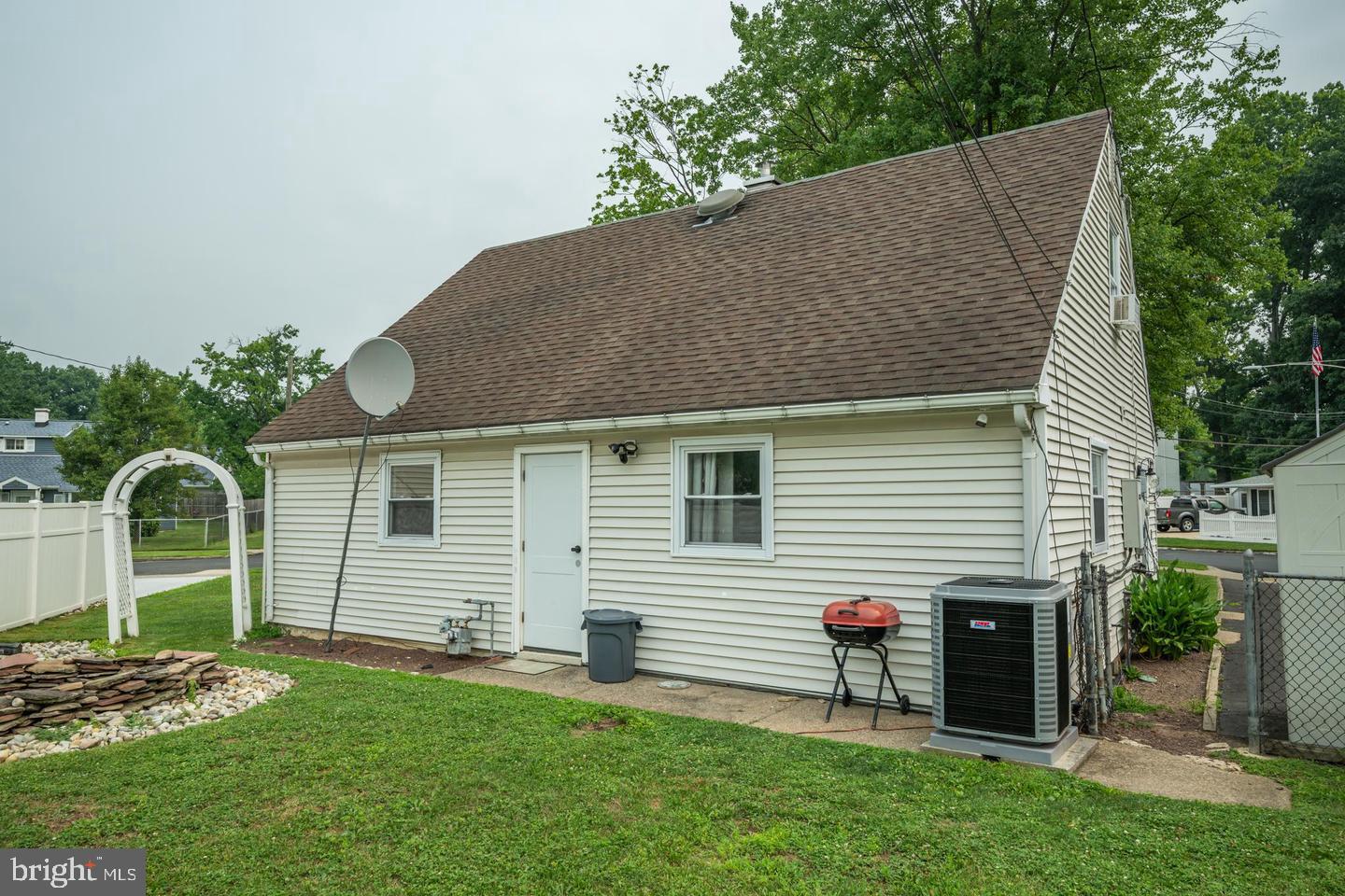 587 Arbor Rd Property Photo 8