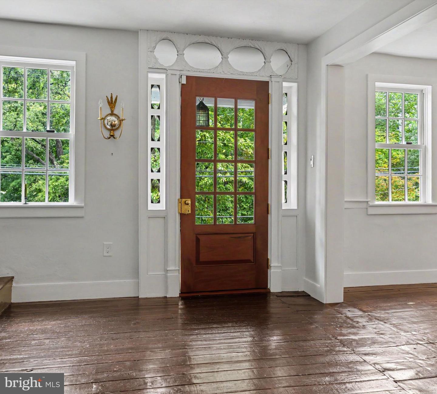 2969 River Rd Property Photo 5
