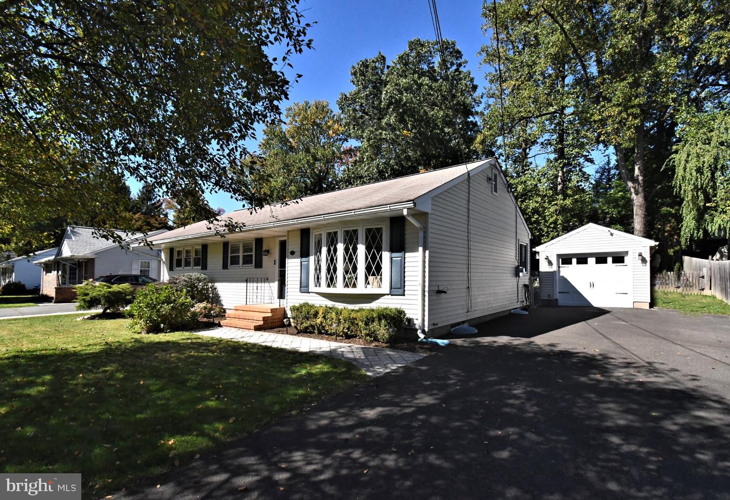 204 W Ferry Rd Property Photo 1