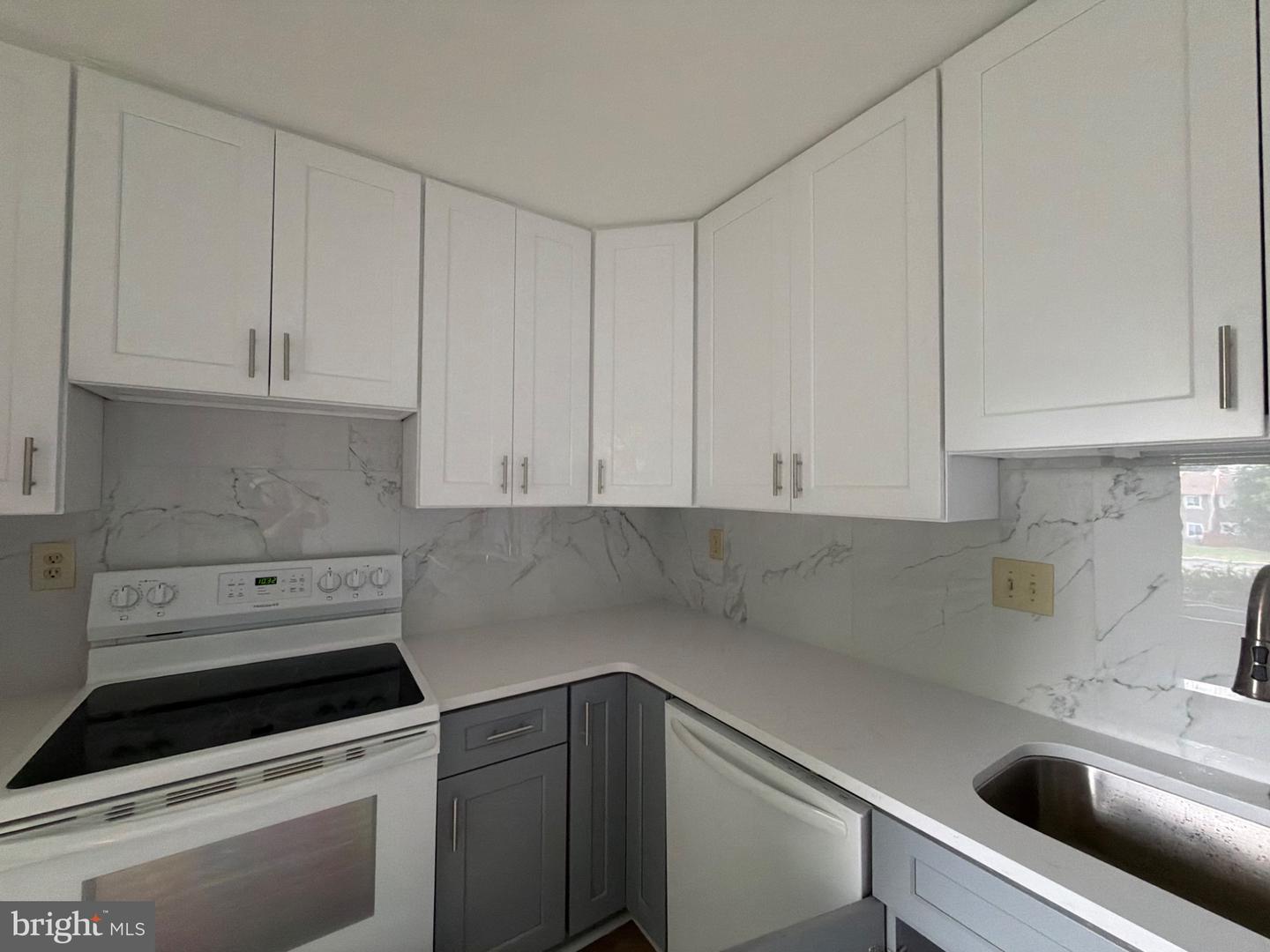 20 CITADEL CIR Property Photo 1