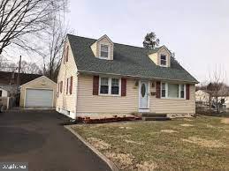 123 BARNSLEY AVE Property Photo 1