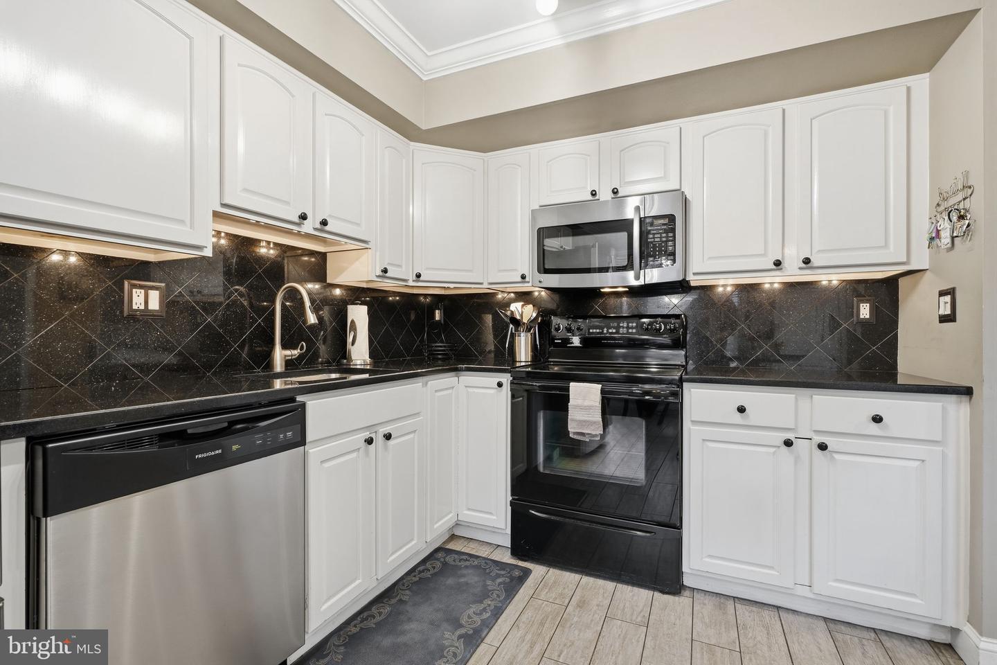 2093 E Wellington Rd Property Photo 11