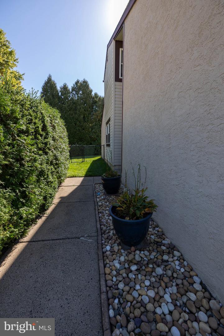 849 Thoreau Ct Property Photo 3