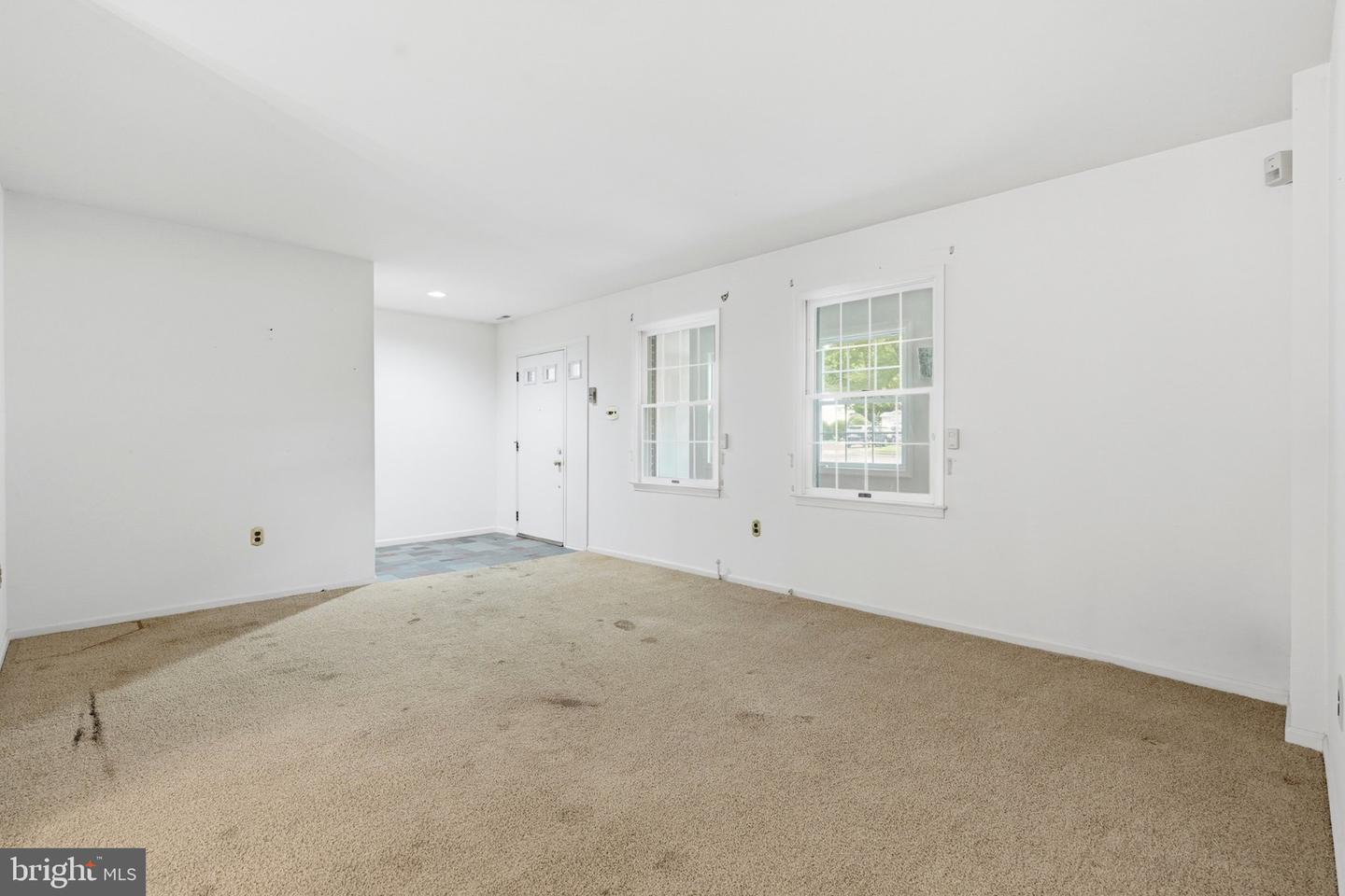 300 New Rd Property Photo 8